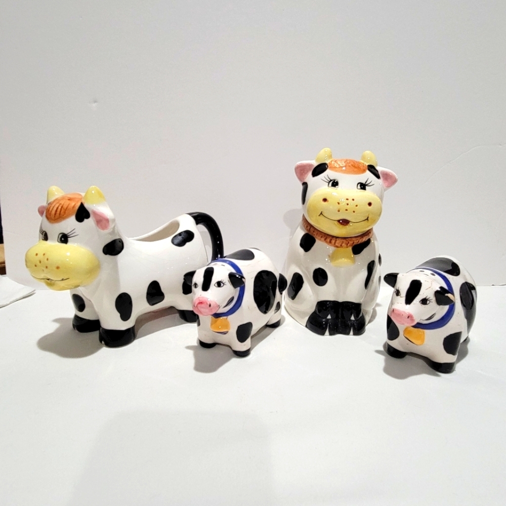 Salt & Pepper Cow shakers Sugar and creamer ceramic 4 piece bundle